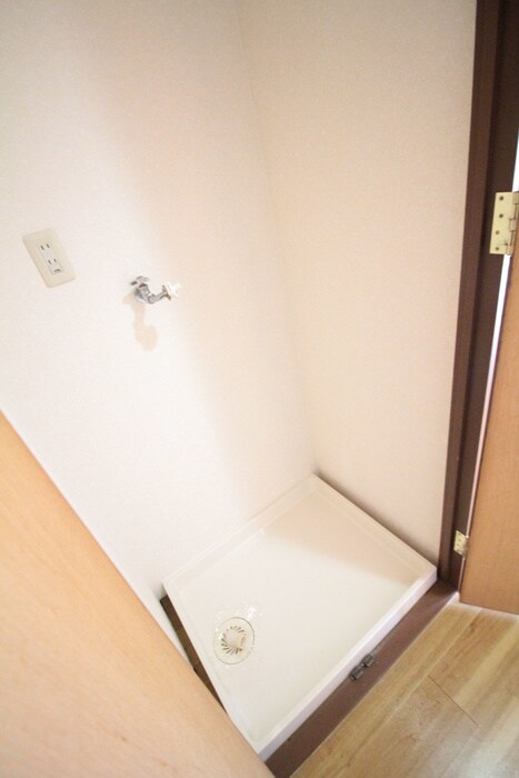 物件内観写真11　(洗濯機置場)