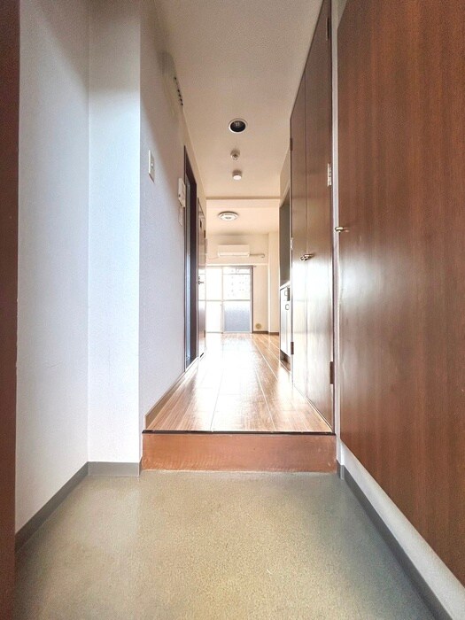 物件内観写真12　(玄関)