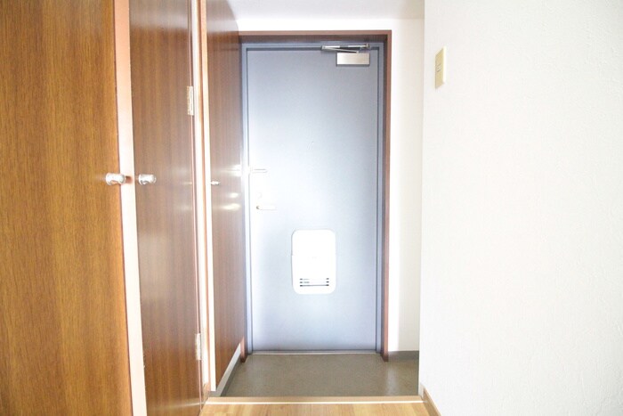 物件内観写真12　(玄関)