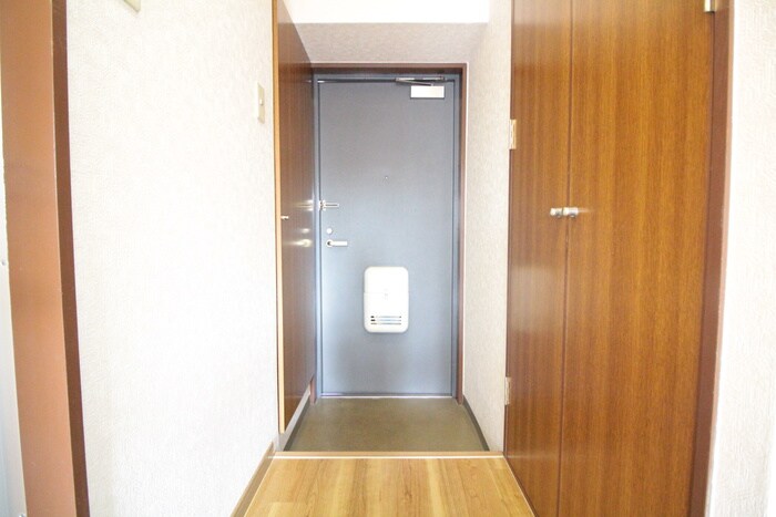 物件内観写真13　(玄関)