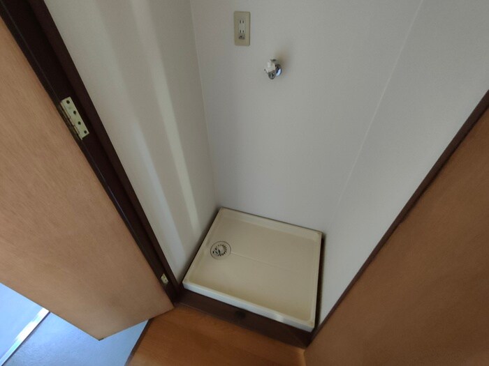 物件内観写真16　(洗濯機置場)