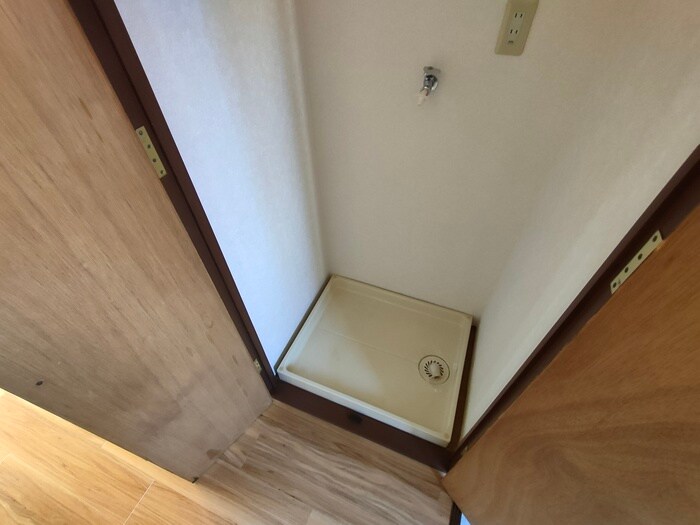 物件内観写真16　(洗濯機置場)