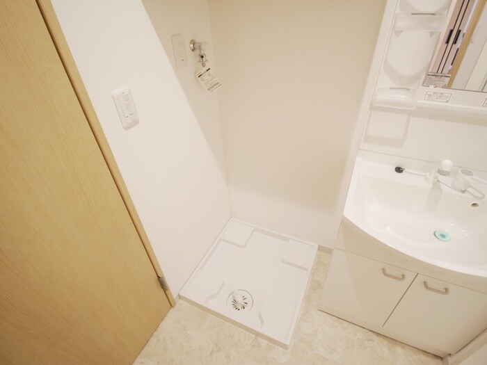 物件内観写真12　(洗濯機置場)