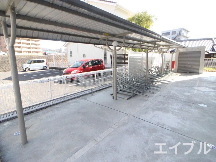 物件外観写真4　(駐輪場)