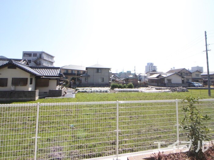 物件内観写真16　(室内からの展望)