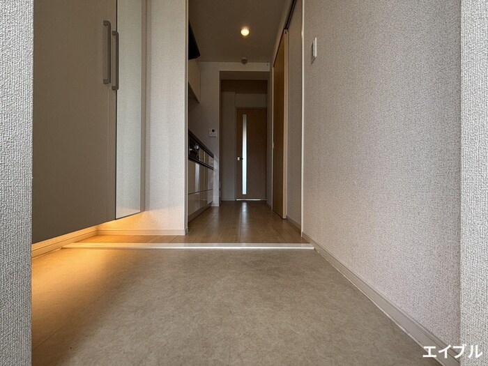 物件内観写真16　(玄関)