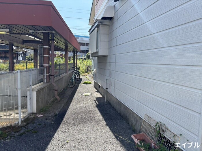 物件外観写真4　(駐輪場)