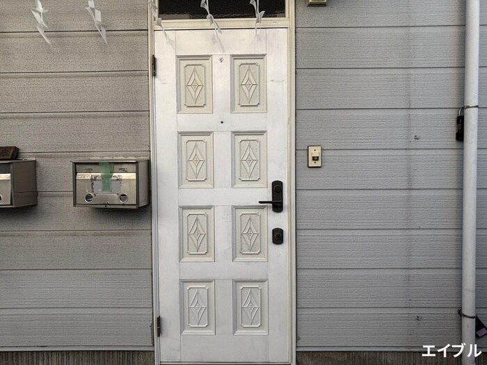 物件外観写真6　(エントランス部分)