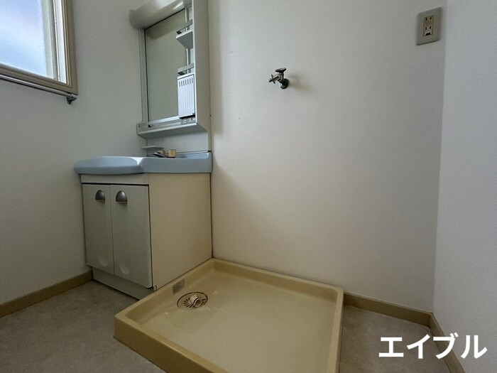 物件内観写真14　(洗濯機置場)