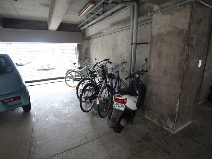 物件外観写真6　(駐輪場)