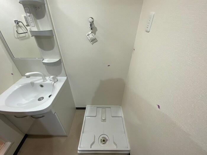 物件内観写真16　(洗濯機置場)