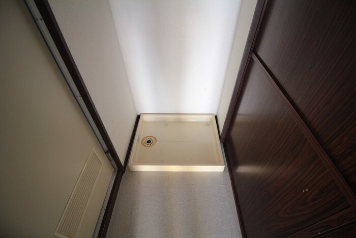 物件内観写真16　(洗濯機置場)