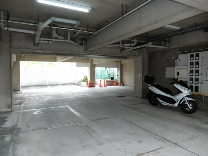 物件外観写真2　(駐車場)