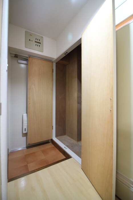 物件内観写真14　(玄関)