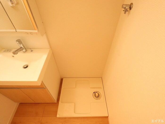 物件内観写真12　(洗濯機置場)