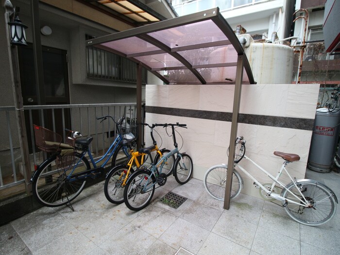 物件外観写真4　(駐輪場)