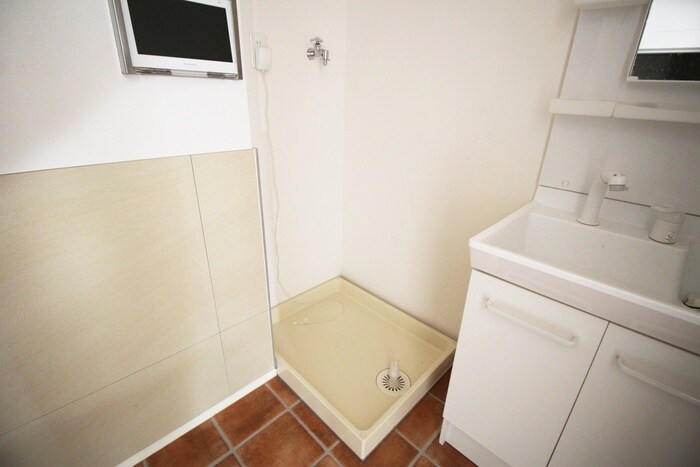 物件内観写真16　(洗濯機置場)