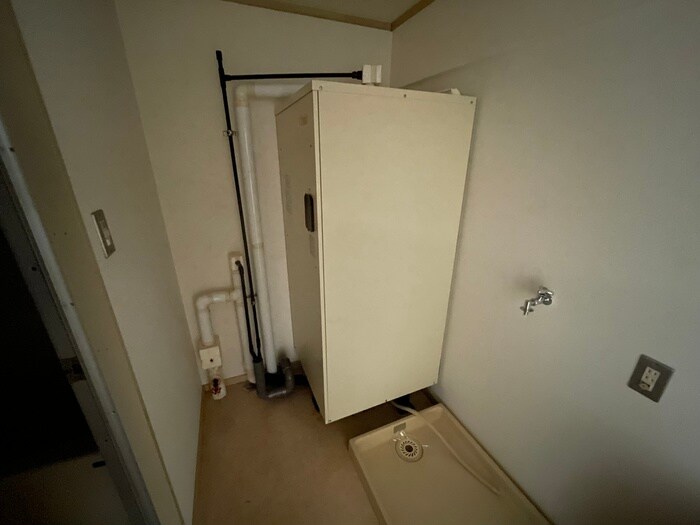 物件内観写真16　(洗濯機置場)