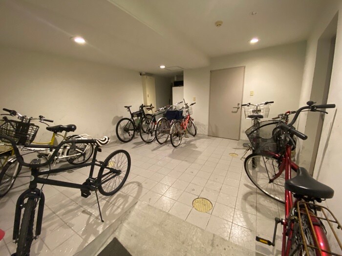 物件外観写真2　(駐輪場)