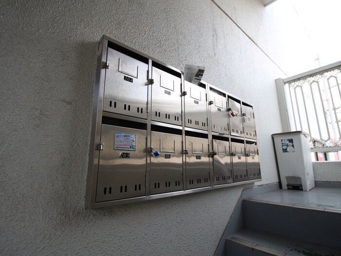 物件外観写真4　(エントランス部分)