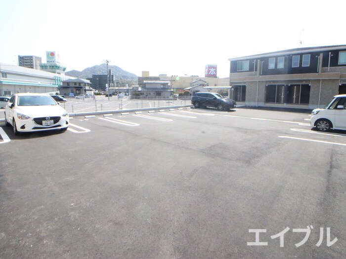 物件外観写真3　(駐車場)