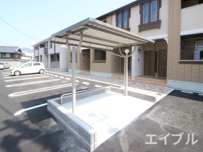 物件外観写真4　(駐輪場)