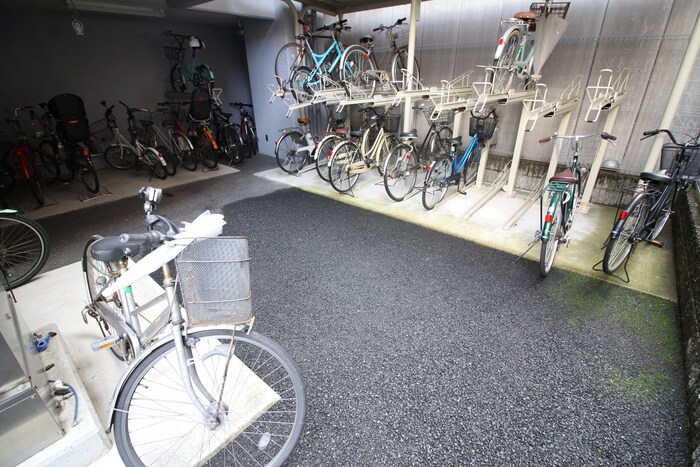 物件外観写真2　(駐輪場)