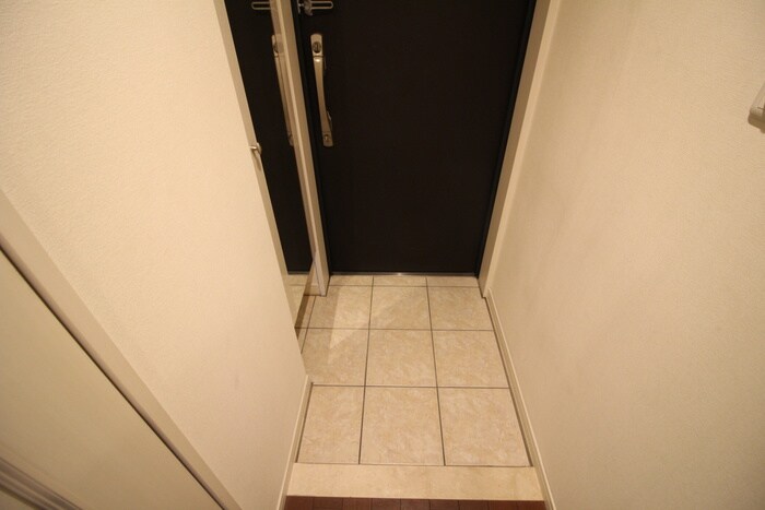 物件内観写真13　(玄関)