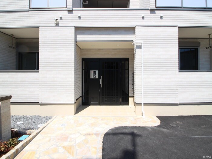物件外観写真2　(エントランス部分)