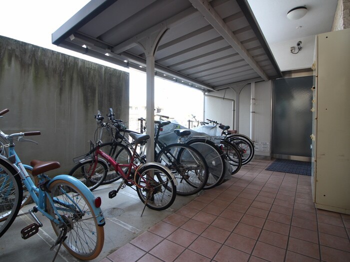物件外観写真3　(駐輪場)