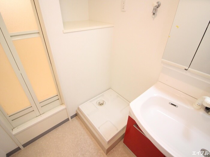 物件内観写真16　(洗濯機置場)