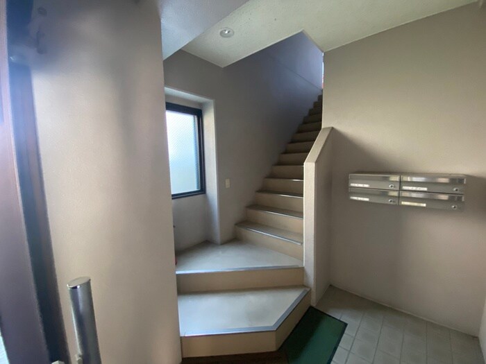 物件外観写真4　(エントランス部分)