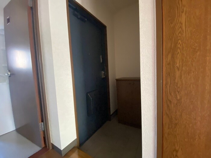物件内観写真13　(玄関)