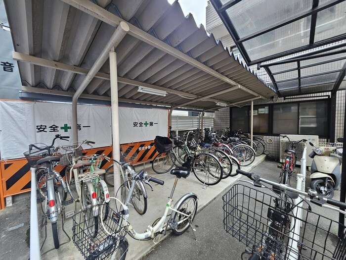物件外観写真4　(駐輪場)