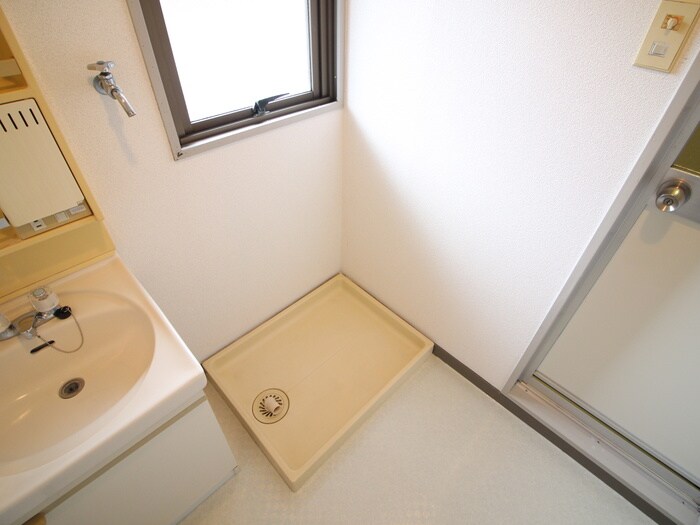 物件内観写真11　(洗濯機置場)