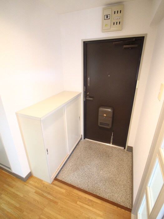 物件内観写真13　(玄関)