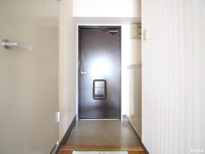 物件内観写真16　(玄関)