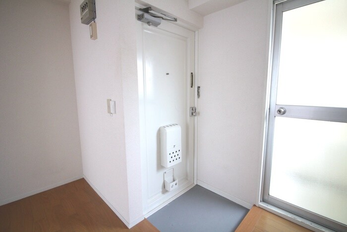 物件内観写真12　(玄関)
