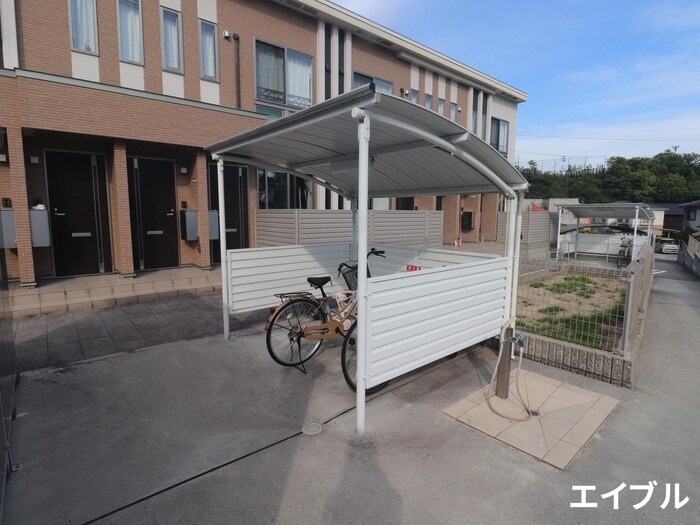 物件外観写真3　(駐輪場)