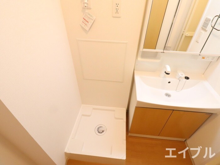 物件内観写真12　(洗濯機置場)