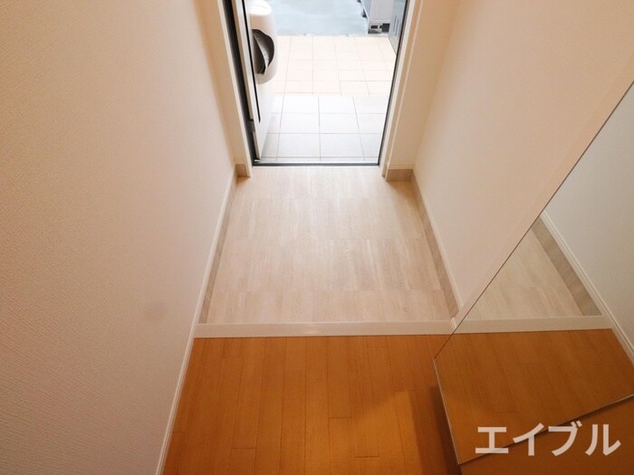 物件内観写真15　(玄関)