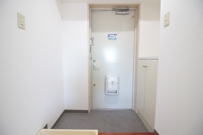 物件内観写真13　(玄関)