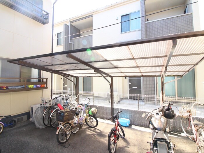 物件外観写真4　(駐輪場)