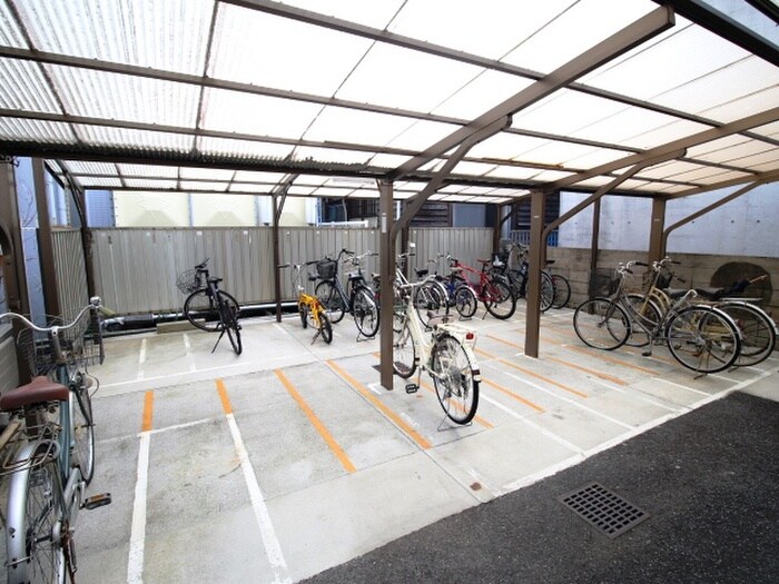 物件外観写真4　(駐輪場)
