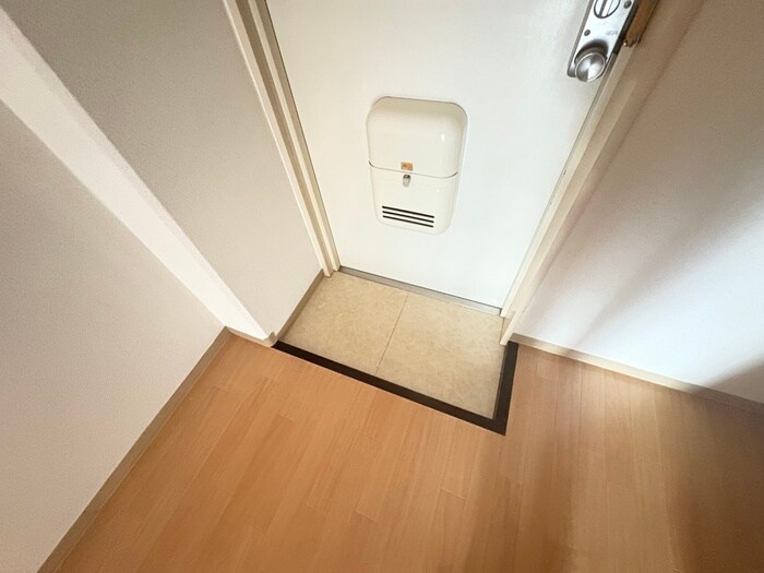 物件内観写真13　(玄関)