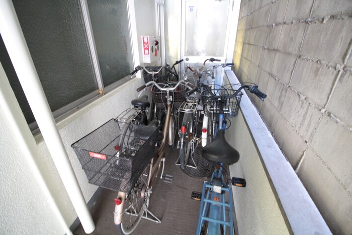 物件外観写真4　(駐輪場)