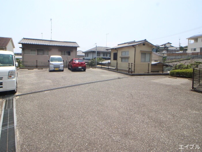 物件外観写真2　(駐車場)