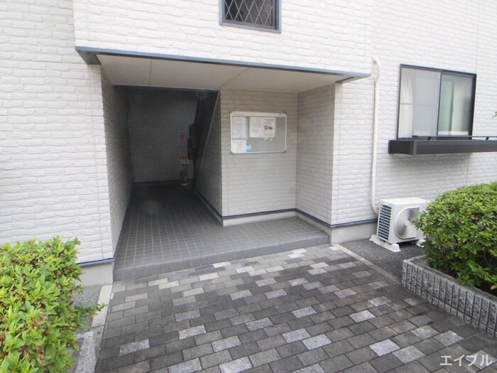 物件外観写真5　(エントランス部分)