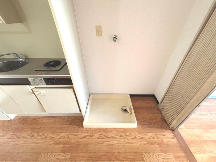 物件内観写真12　(洗濯機置場)