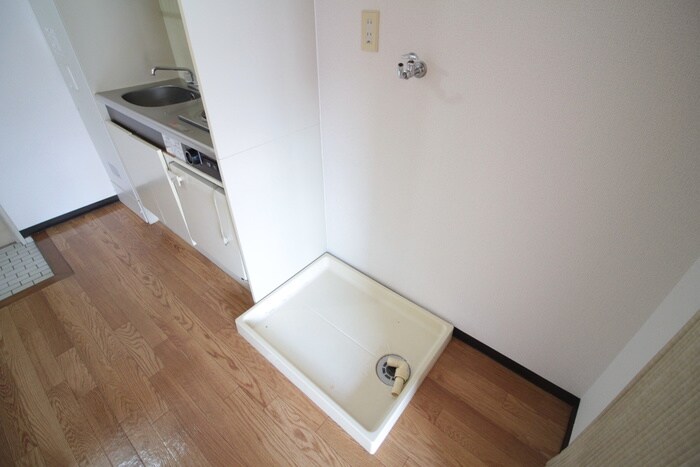 物件内観写真12　(洗濯機置場)